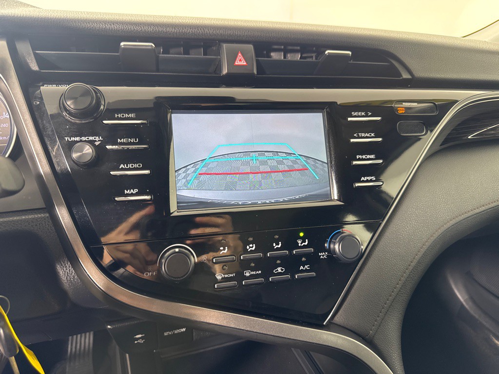 2019 Toyota Camry Image 19