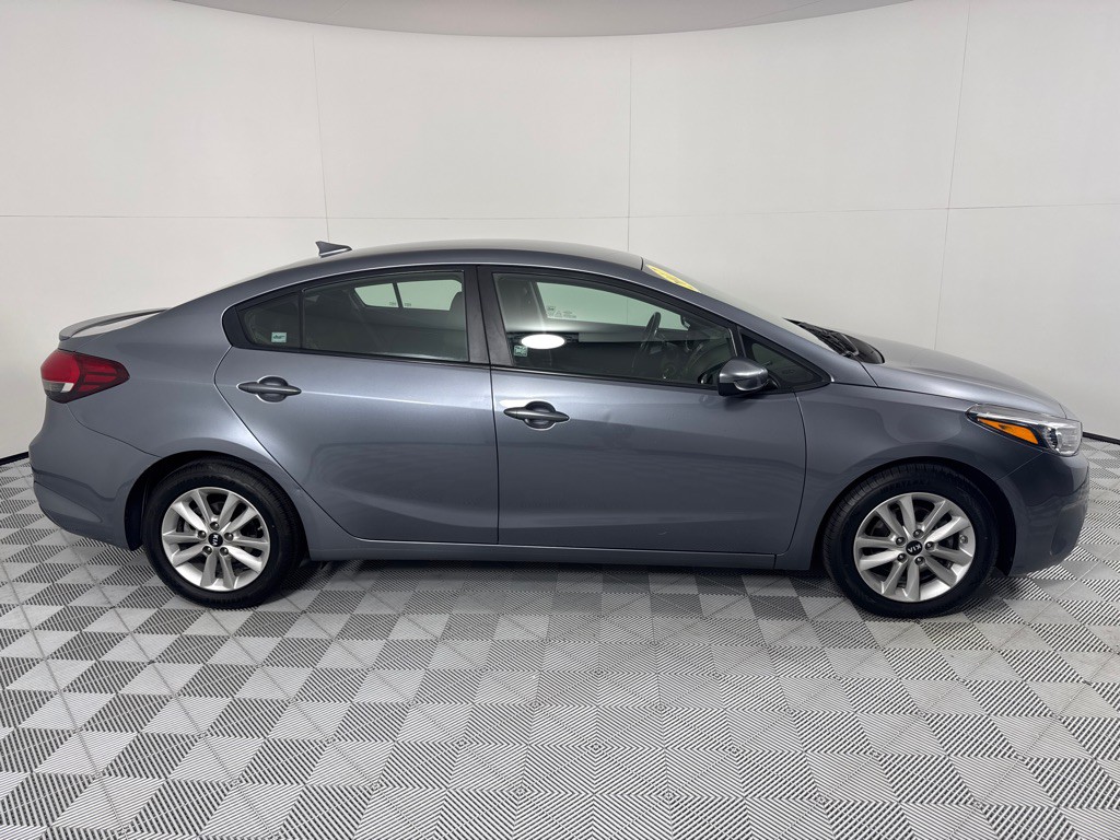 2017 Kia Forte Image 4