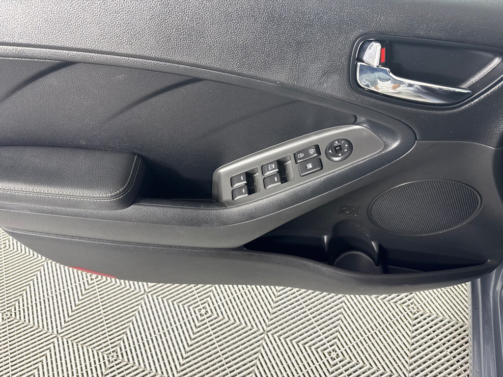 2017 Kia Forte Image 11