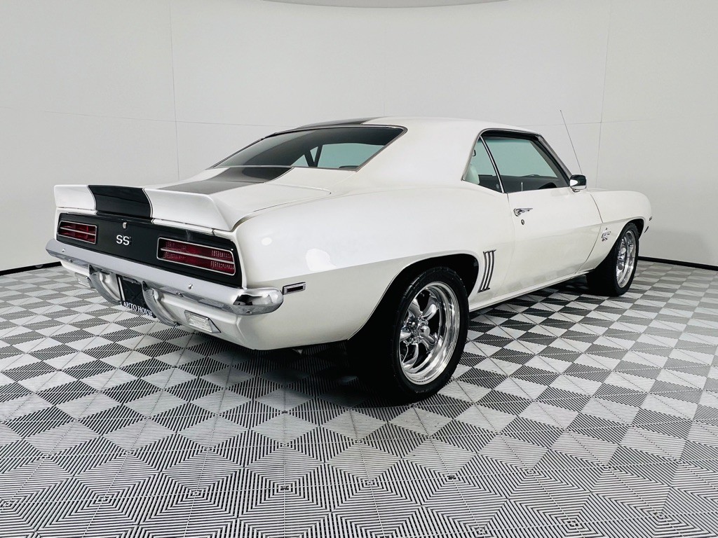 1969 Chevrolet Camaro Image 8