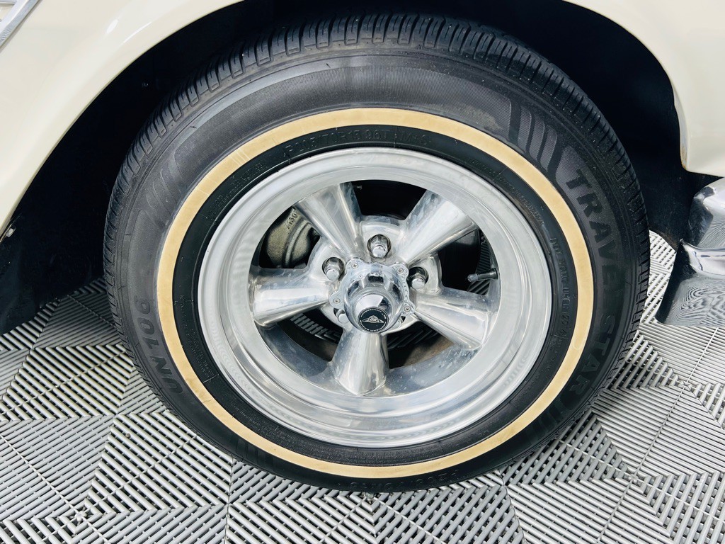 1965 Ford Thunderbird Image 4