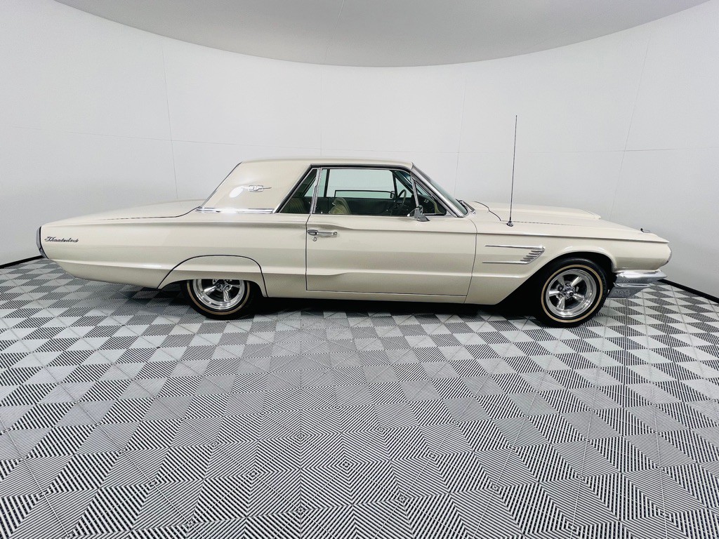 1965 Ford Thunderbird Image 5