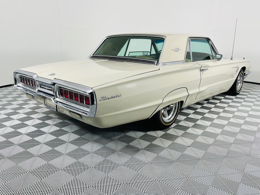 1965 Ford Thunderbird Image 6