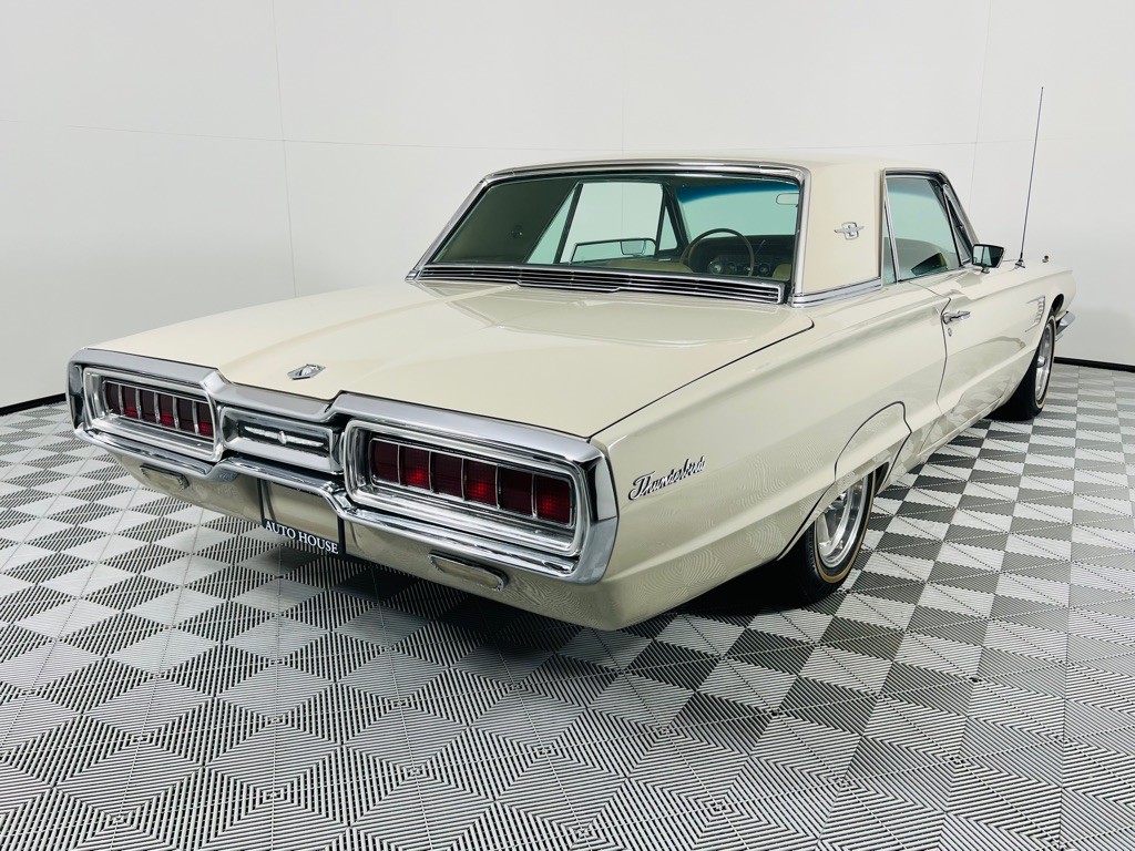 1965 Ford Thunderbird Image 7