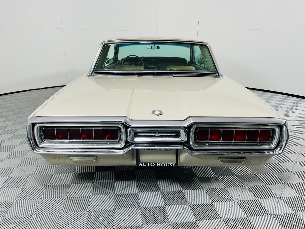 1965 Ford Thunderbird Image 8