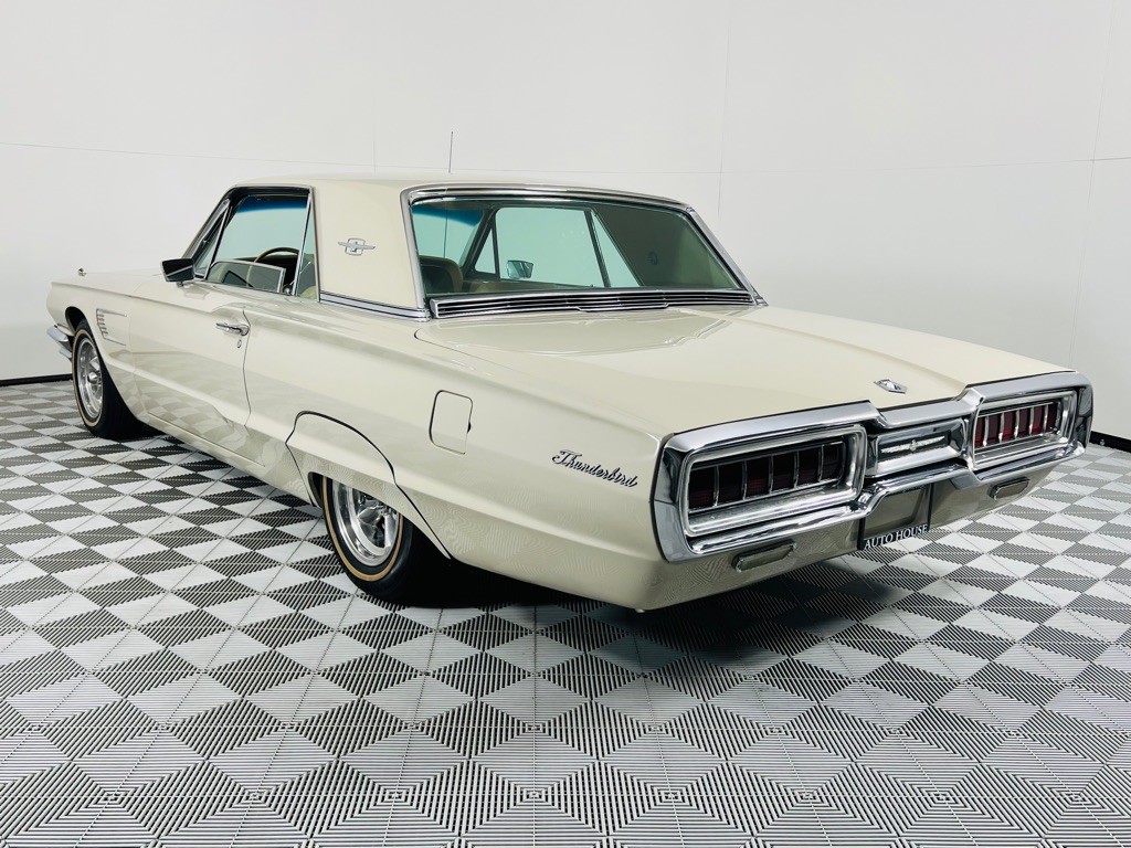 1965 Ford Thunderbird Image 9