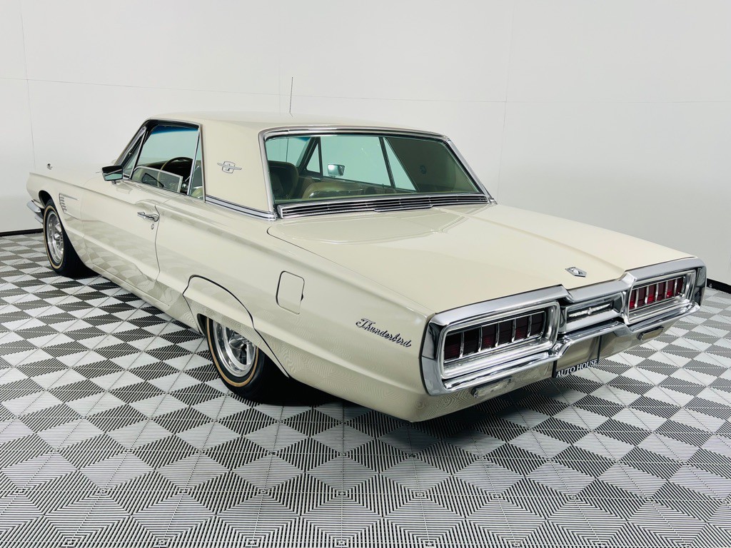 1965 Ford Thunderbird Image 10