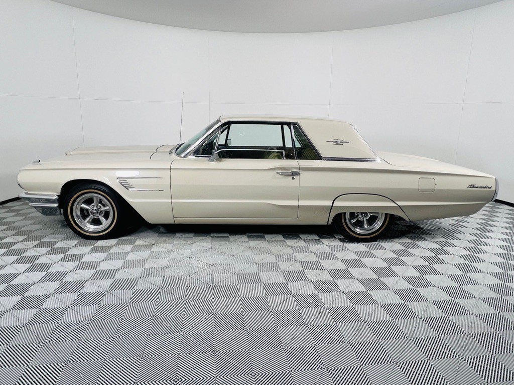 1965 Ford Thunderbird Image 11