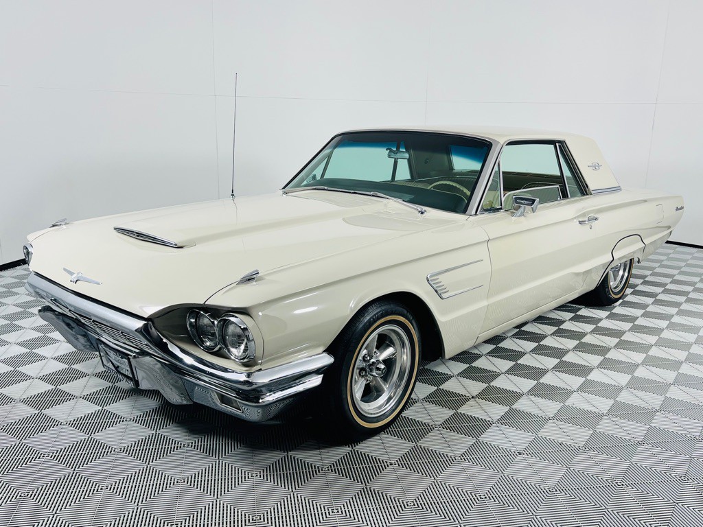 1965 Ford Thunderbird Image 13