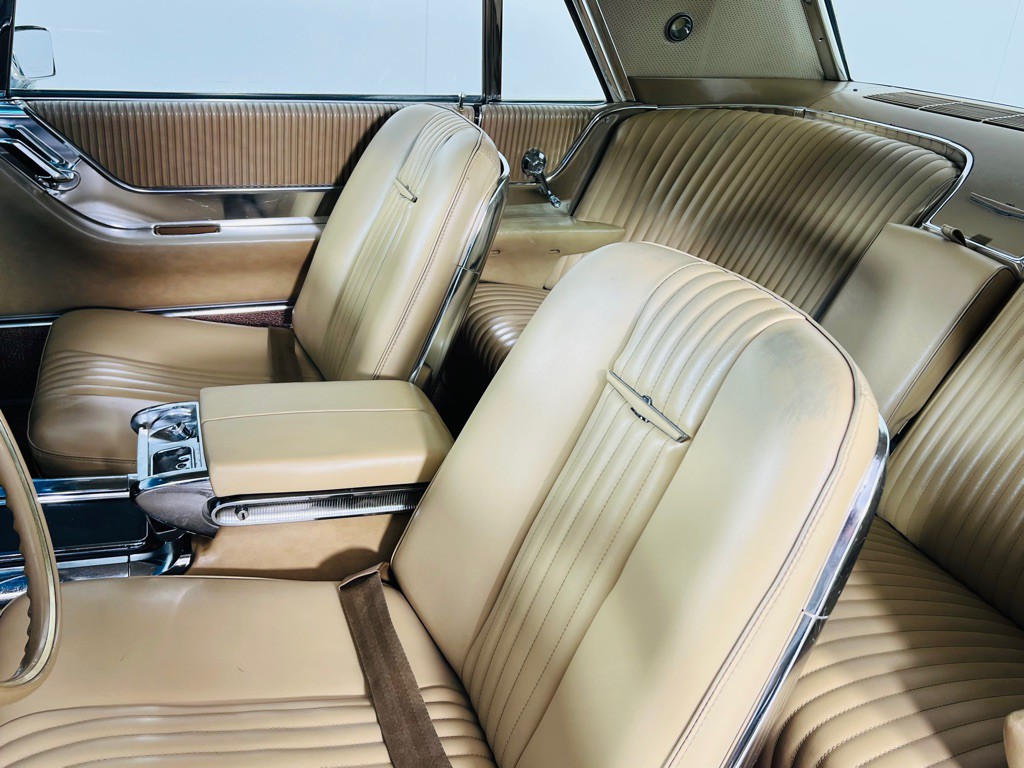 1965 Ford Thunderbird Image 16