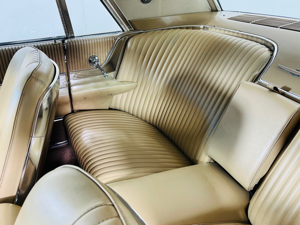 1965 Ford Thunderbird Image 18