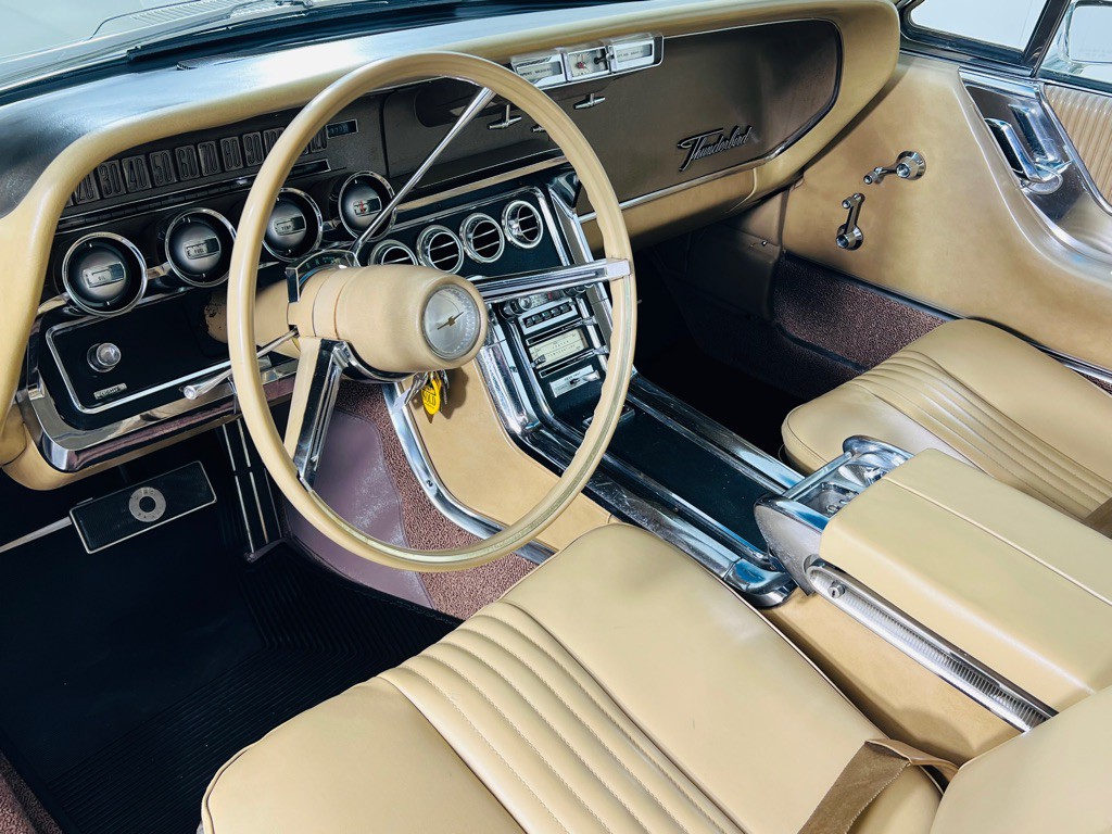 1965 Ford Thunderbird Image 20