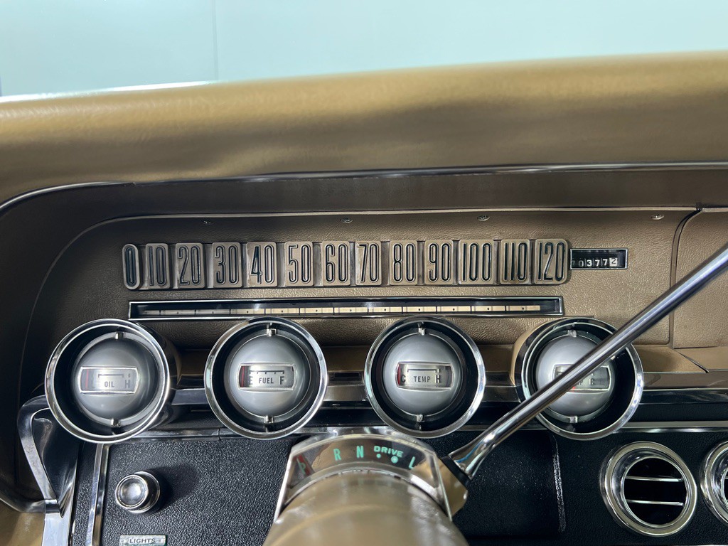1965 Ford Thunderbird Image 22