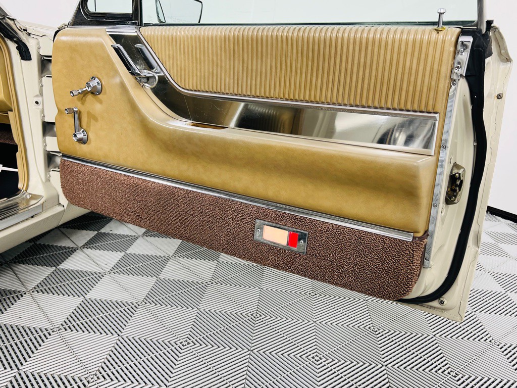 1965 Ford Thunderbird Image 28