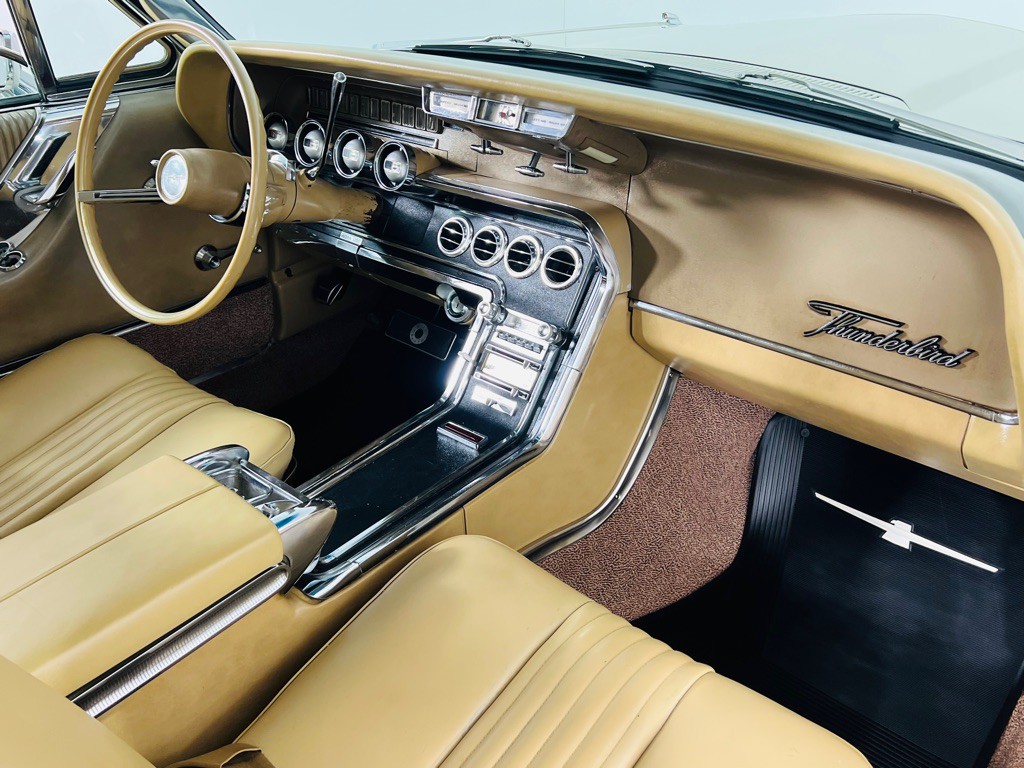 1965 Ford Thunderbird Image 29