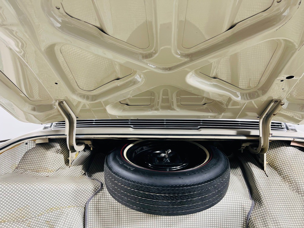 1965 Ford Thunderbird Image 32