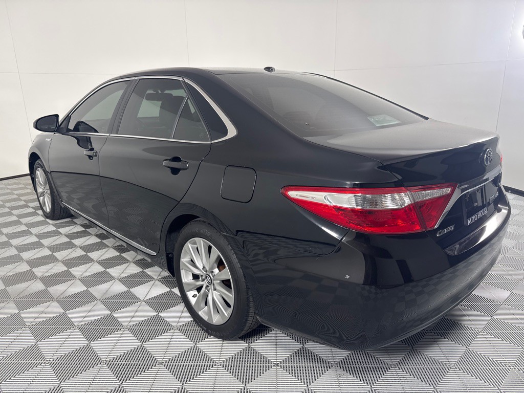 2017 Toyota Camry Image 8