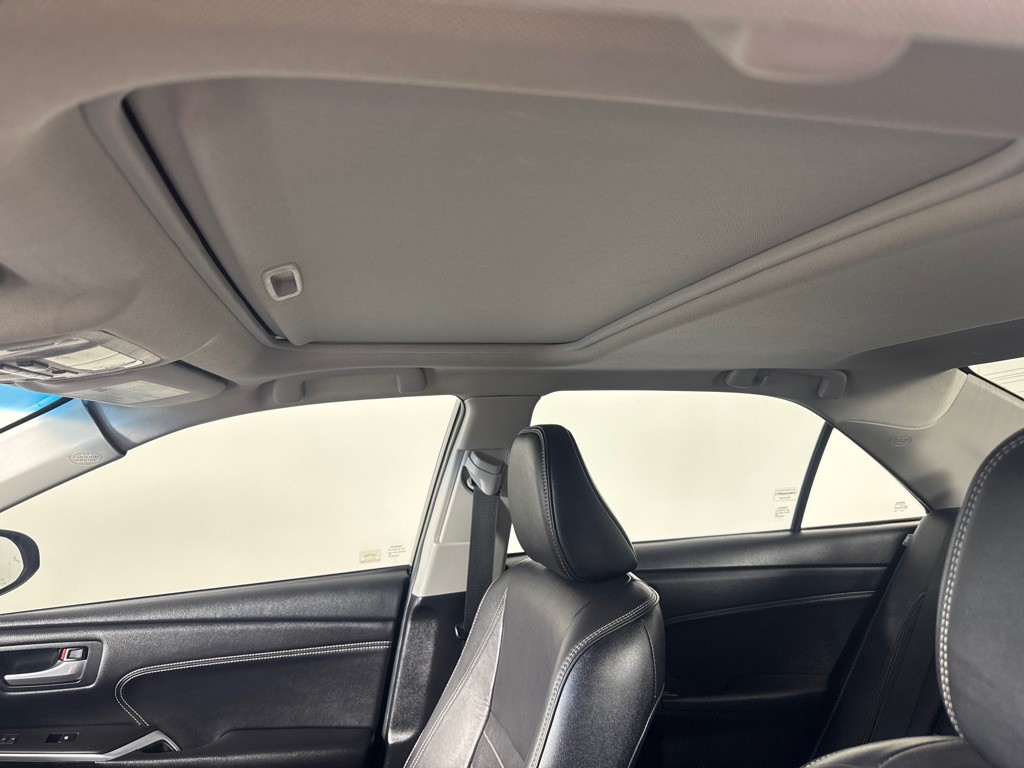 2017 Toyota Camry Image 15