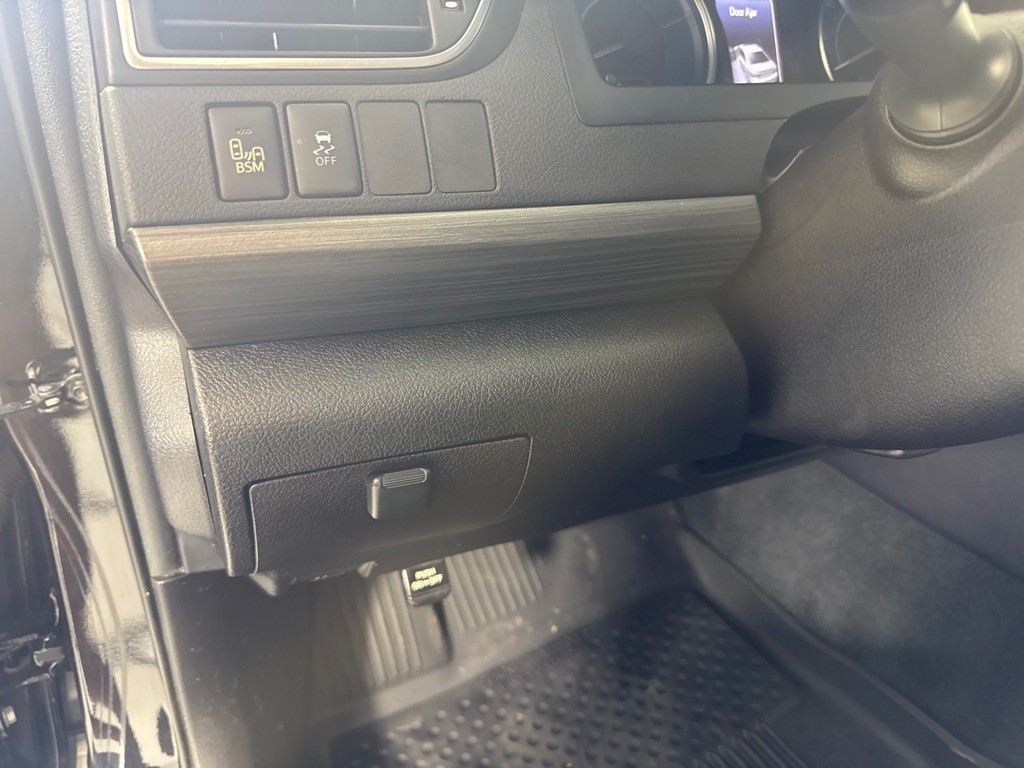 2017 Toyota Camry Image 16