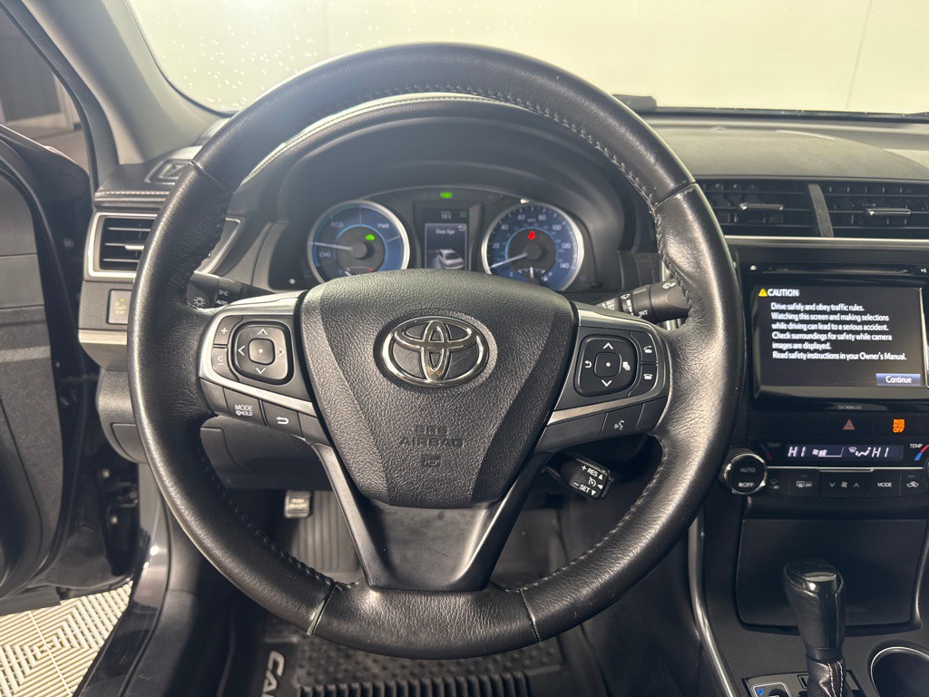 2017 Toyota Camry Image 17