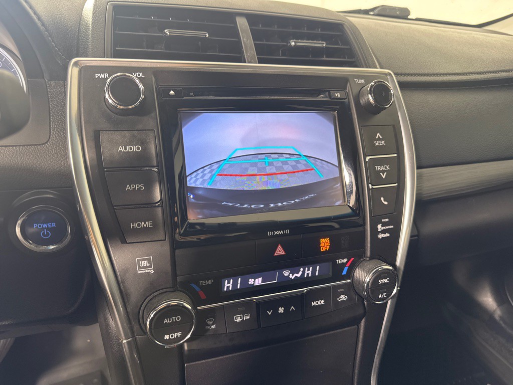 2017 Toyota Camry Image 19