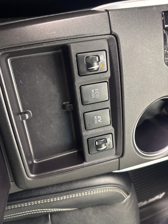 2017 Toyota Camry Image 21