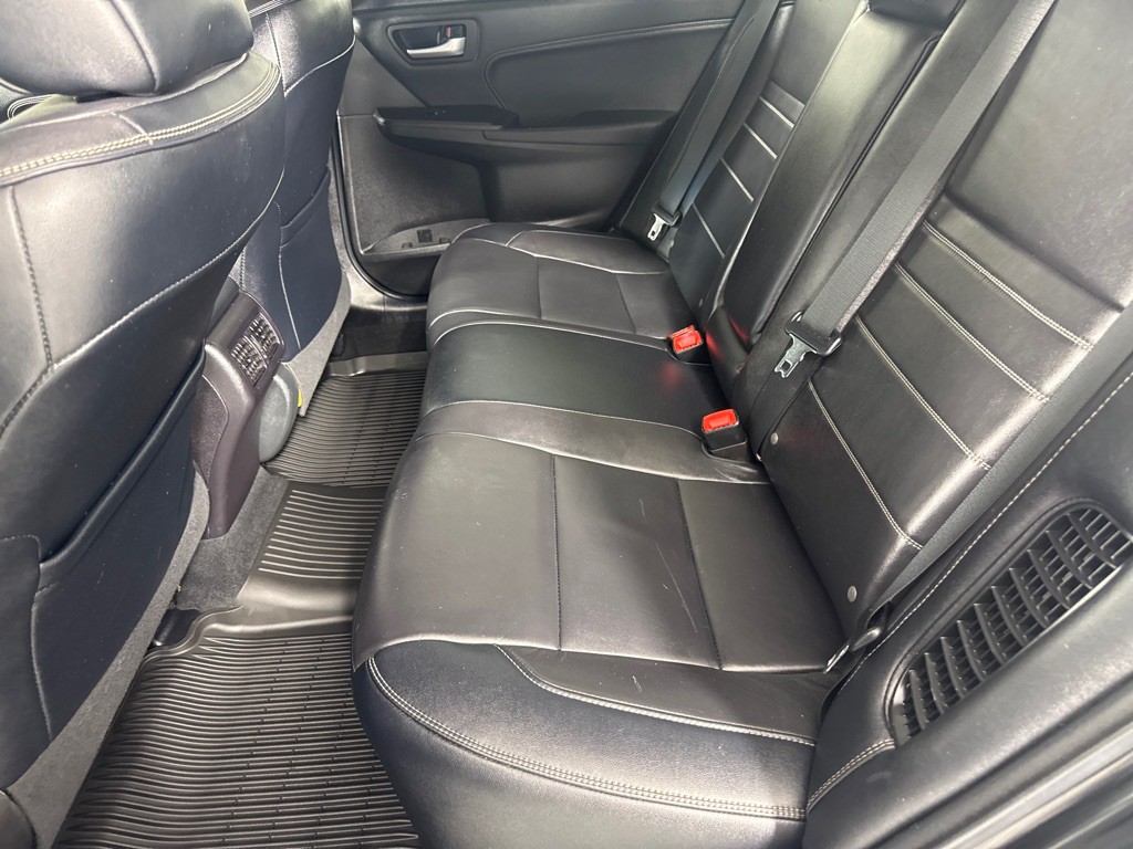 2017 Toyota Camry Image 22