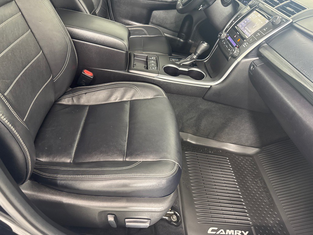 2017 Toyota Camry Image 26