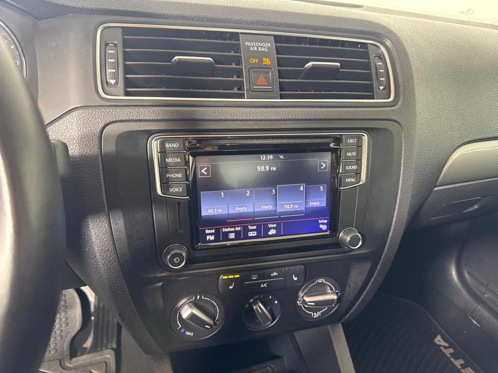 2017 Volkswagen Jetta Image 19