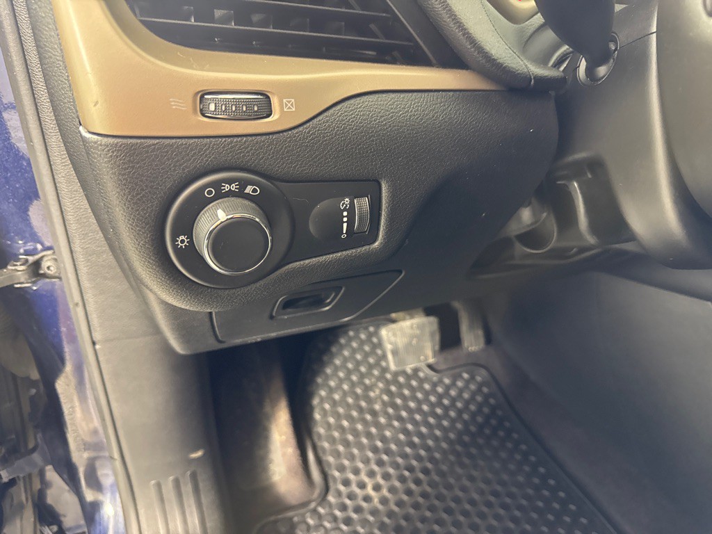 2016 Jeep Cherokee Image 15