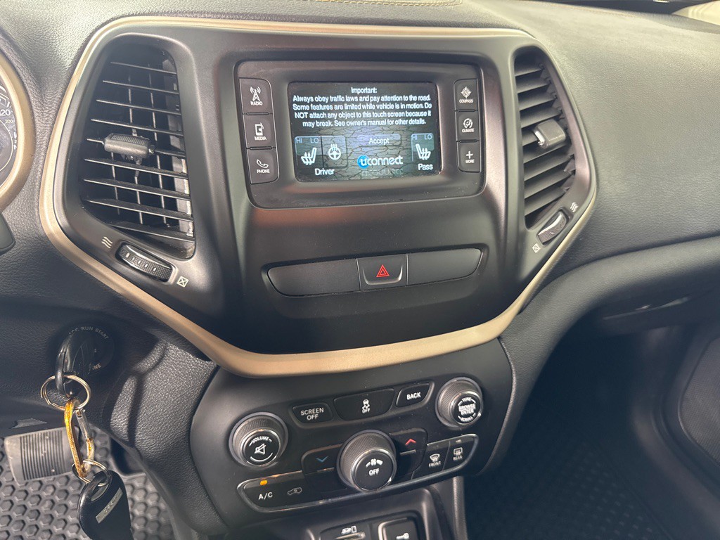 2016 Jeep Cherokee Image 17