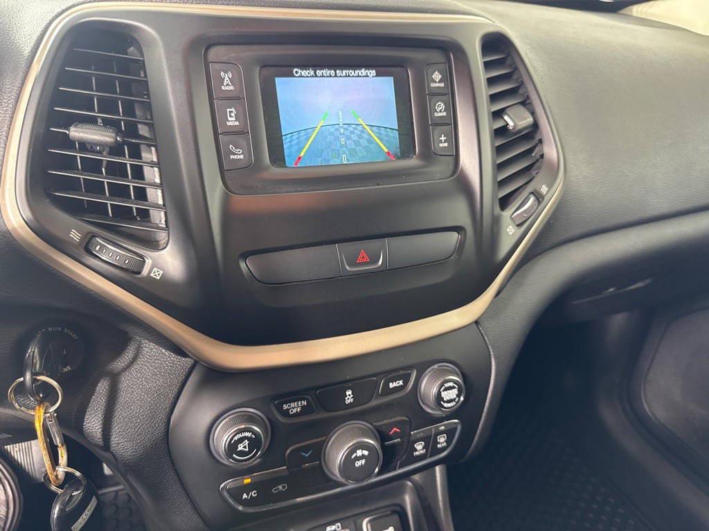 2016 Jeep Cherokee Image 18