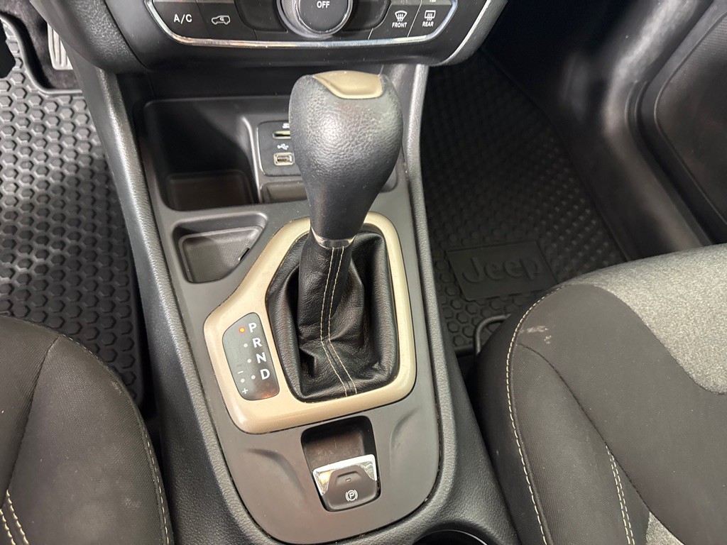 2016 Jeep Cherokee Image 19
