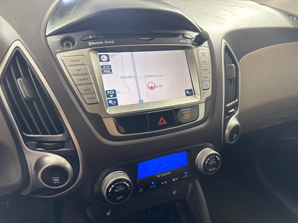 2010 Hyundai Tucson Image 17
