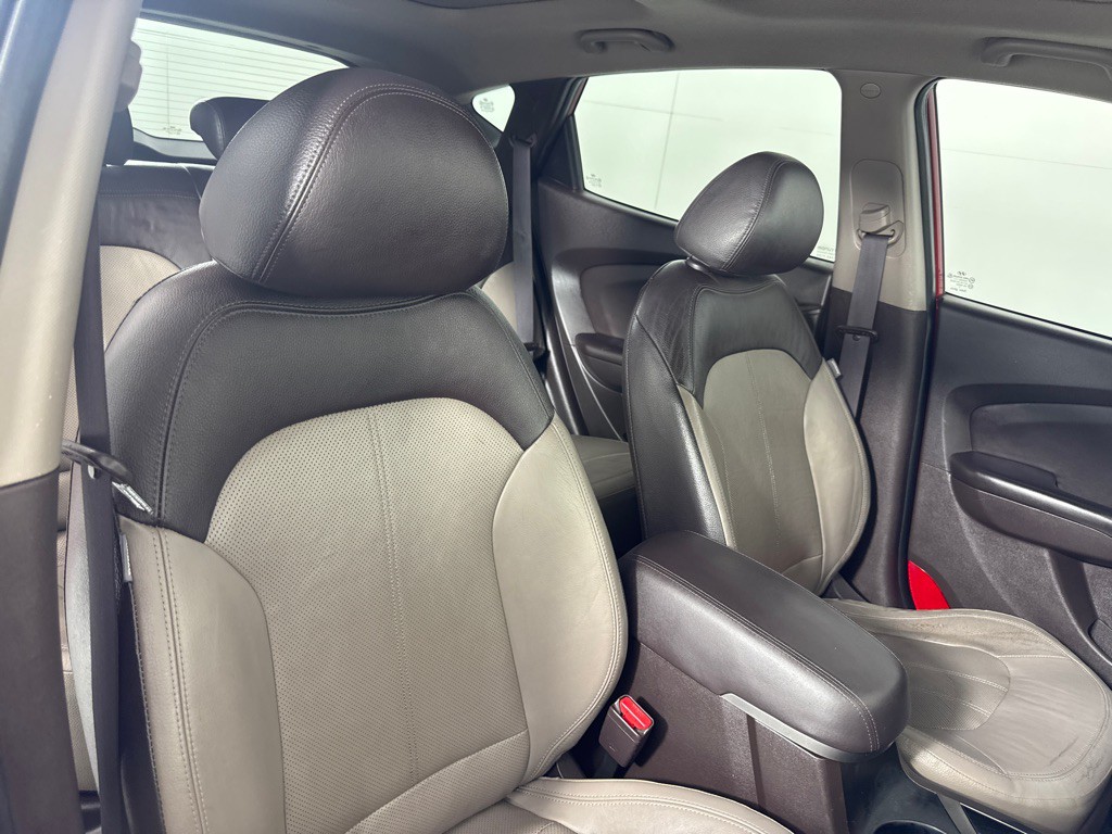 2010 Hyundai Tucson Image 25