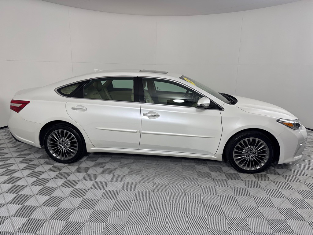 2016 Toyota Avalon Image 4