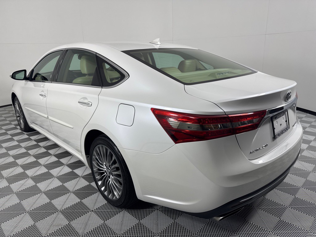 2016 Toyota Avalon Image 8