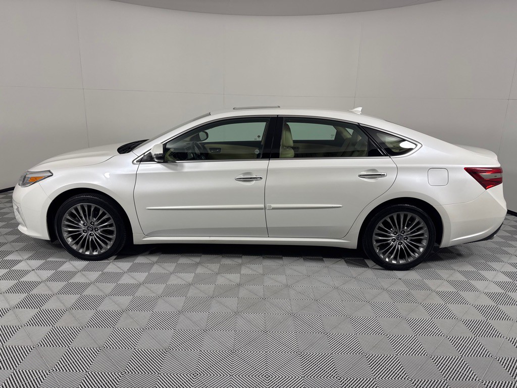 2016 Toyota Avalon Image 9