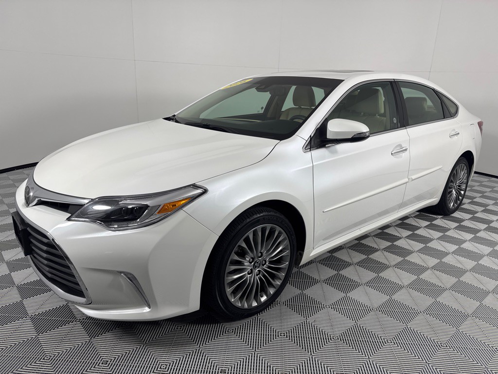 2016 Toyota Avalon Image 10
