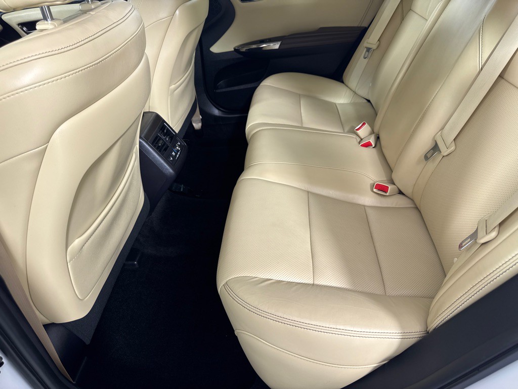 2016 Toyota Avalon Image 22
