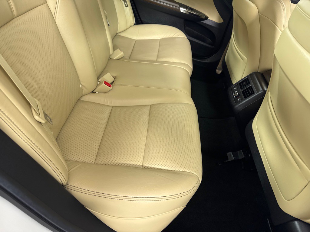 2016 Toyota Avalon Image 24