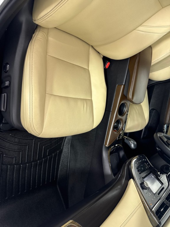 2016 Toyota Avalon Image 26
