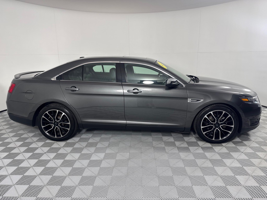 2017 Ford Taurus Image 4