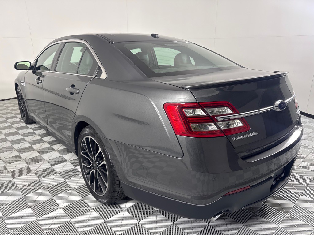 2017 Ford Taurus Image 8