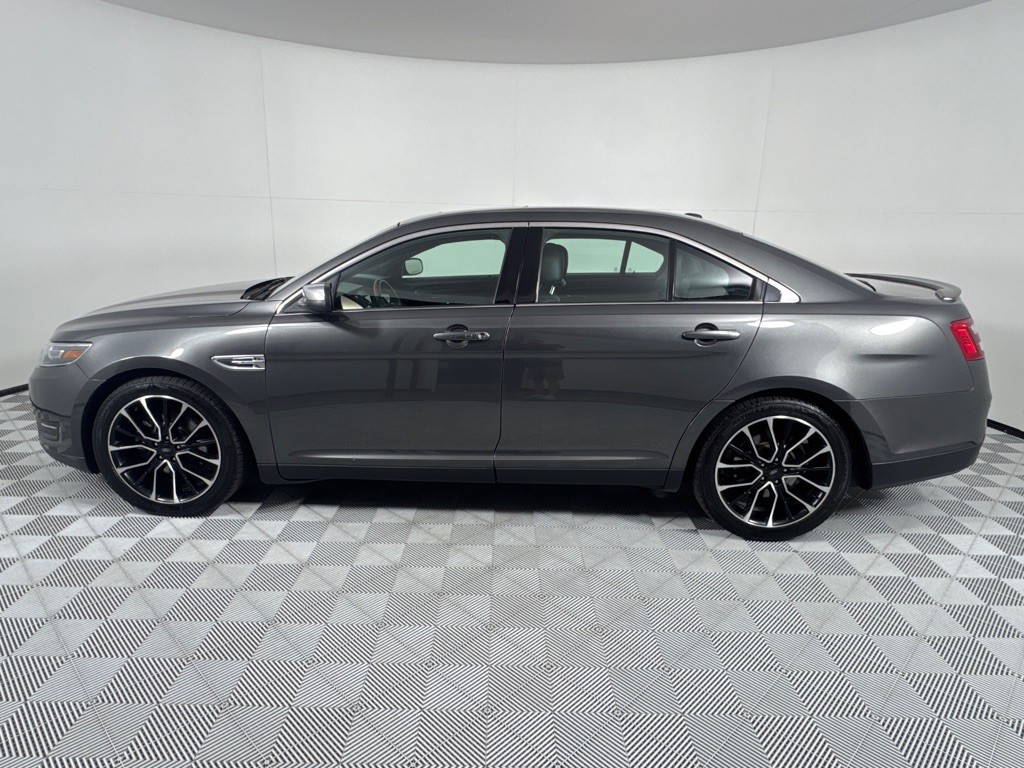 2017 Ford Taurus Image 9