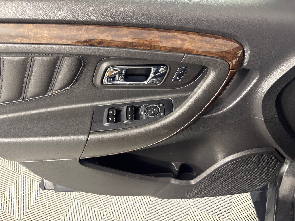 2017 Ford Taurus Image 13
