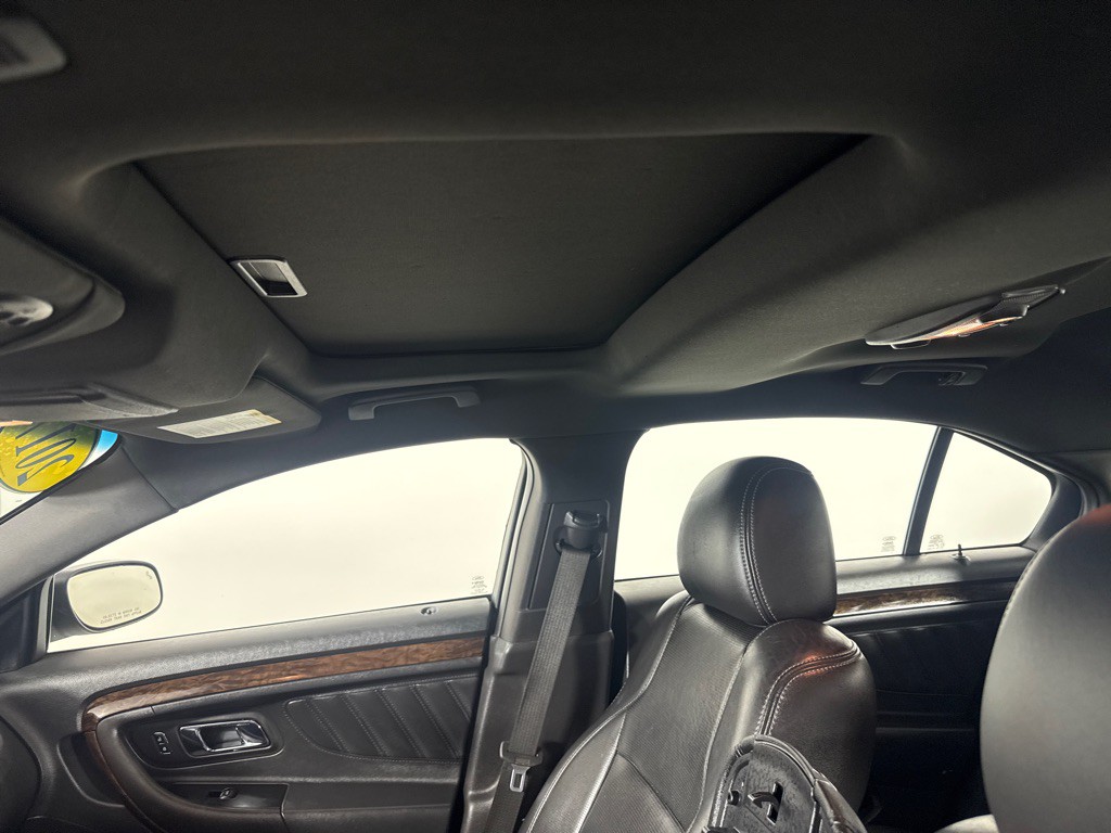 2017 Ford Taurus Image 15