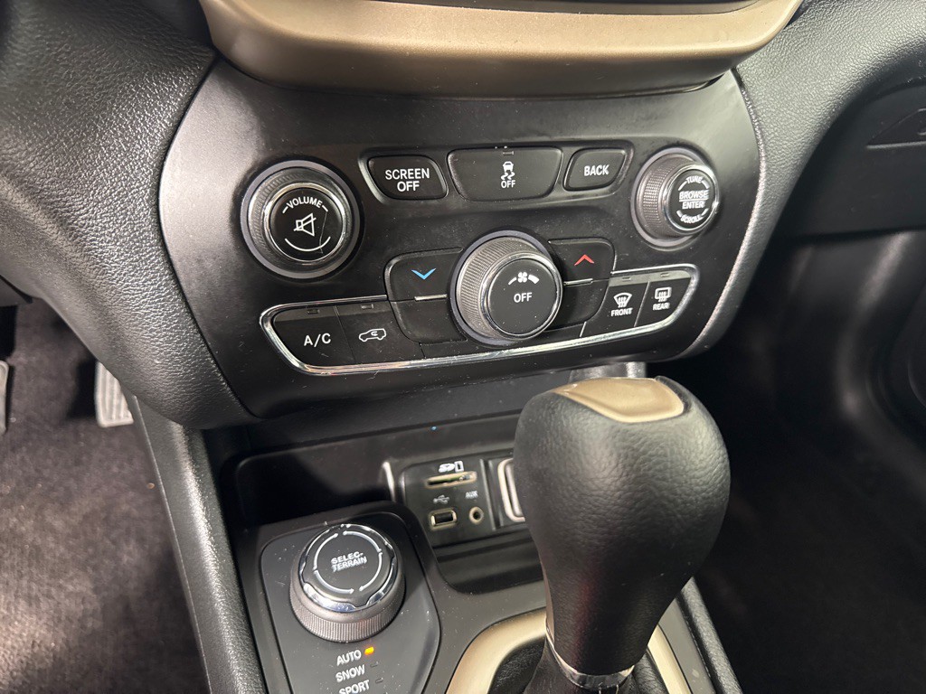 2016 Jeep Cherokee Image 18