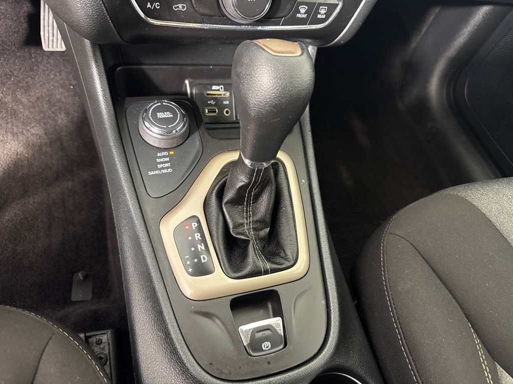 2016 Jeep Cherokee Image 19