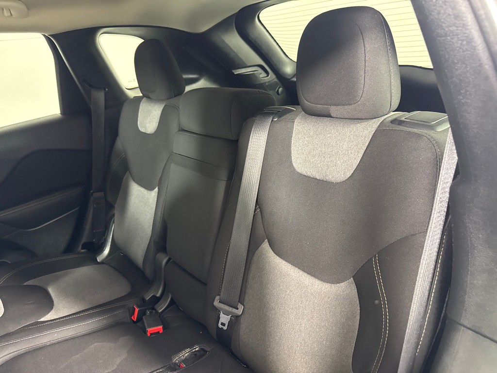 2016 Jeep Cherokee Image 21
